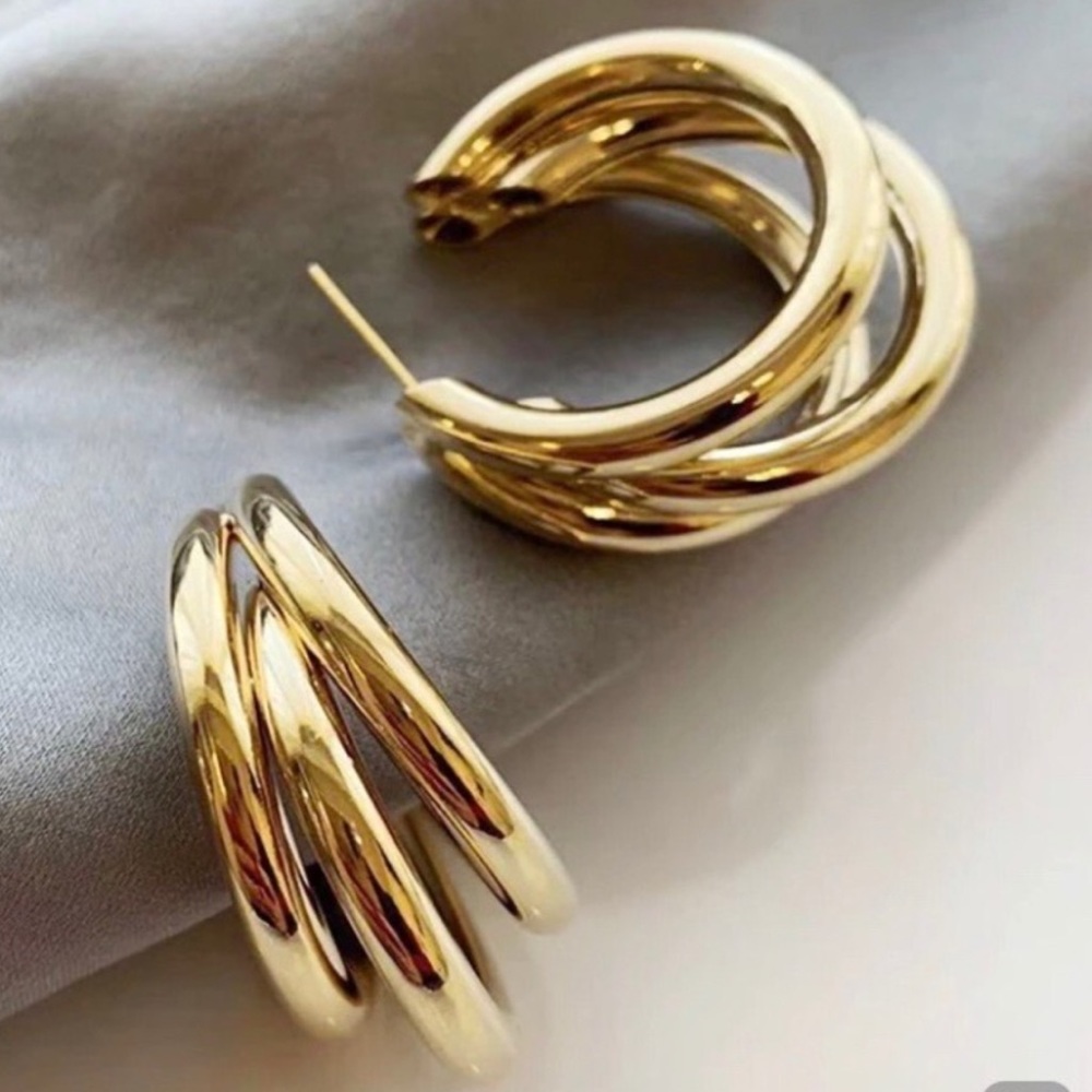 New Gold Round Hoop Earrings - Picture 2 of 8